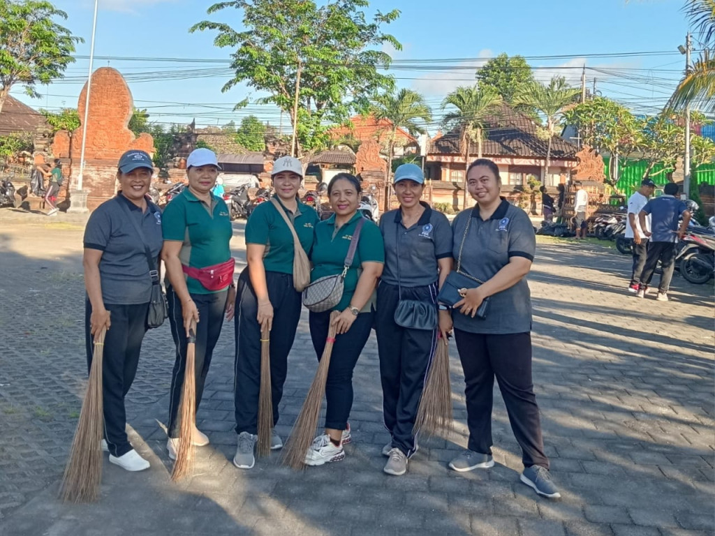 Antusias Tim TP.PKK Desa Dalung Peringati Hari Lingkungan Hidup Tahun 2025 